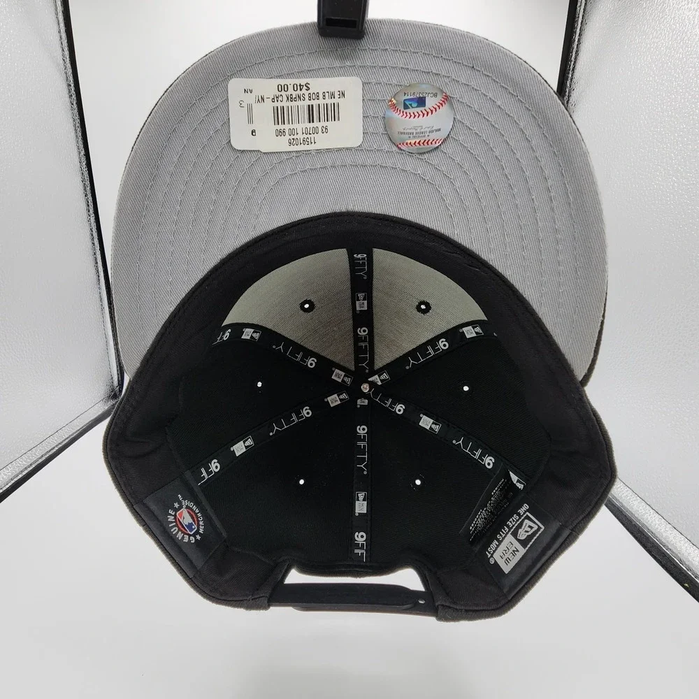 New‎ York Yankees Black on Black Hat New Era 9FIFTY Adjustable Snapback Cap NEW